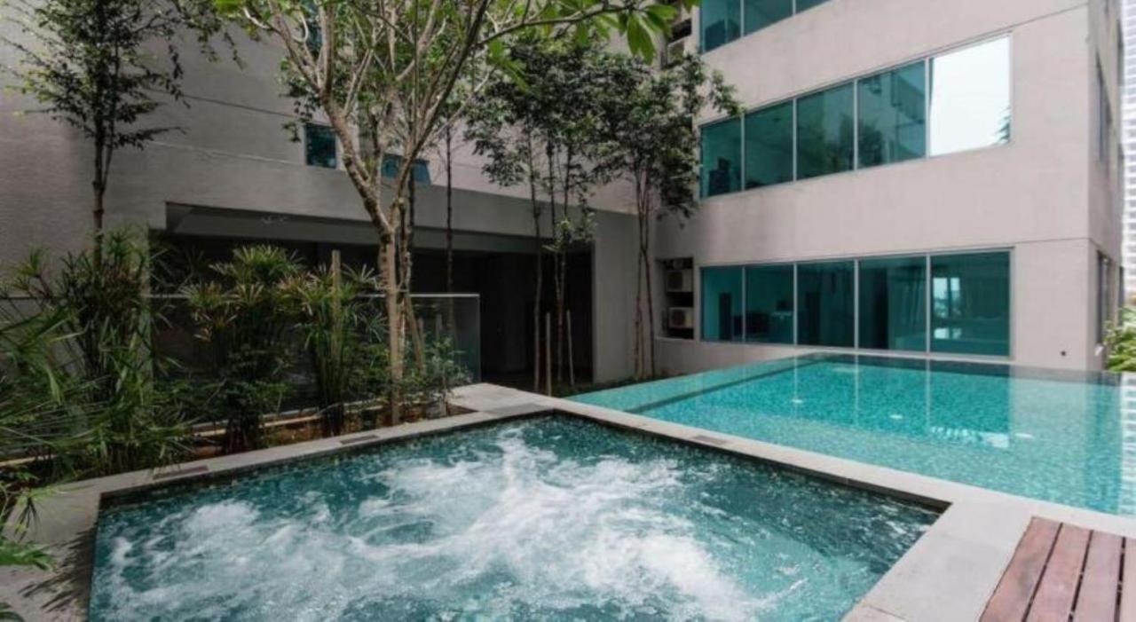 Mercu Summer Suites Klcc By Sweet Home Куала-Лумпур Экстерьер фото
